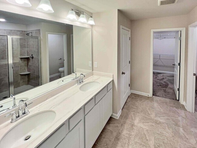 Building Photo - Fantastic 3 BR/2.5 BA Marietta Townhome in...