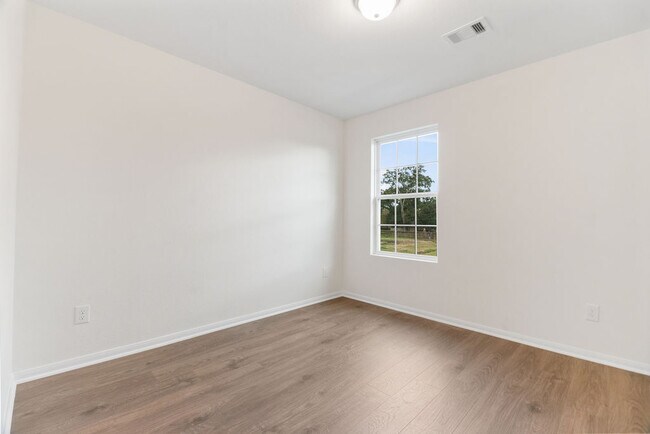 Building Photo - 408 Magnolia Ln