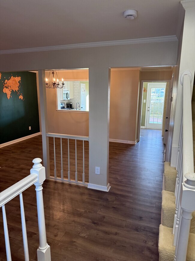 Building Photo - 713 Goodard Dr