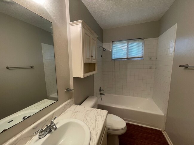 Building Photo - Don't Miss Out On This Swan Lake Beauty!