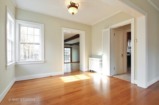 Building Photo - 920 Juniper Rd