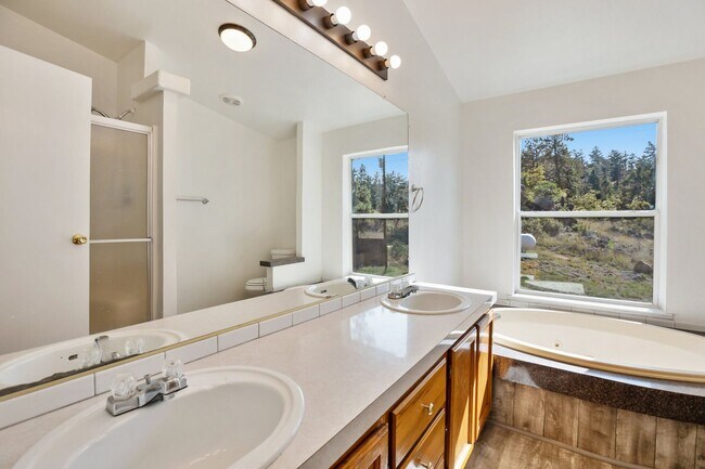 Building Photo - Wonderful Rural Home!