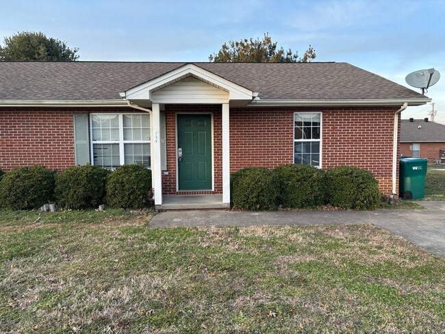 Building Photo - 2 Bedroom 1 Bath Duplex
