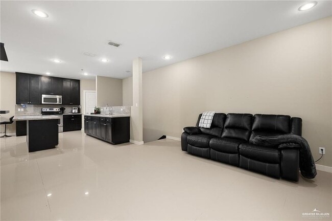 Building Photo - 1201 E Camellia Ave