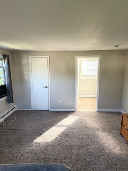 Building Photo - 70 Berkshire Ln