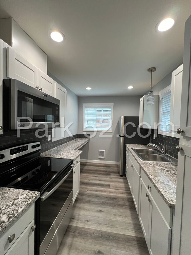 Building Photo - Updated 1 Bedroom 1 Bathroom Single Family Home!