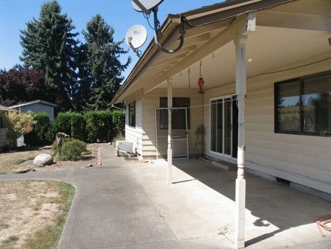 Building Photo - Nice Home in Hillsboro
