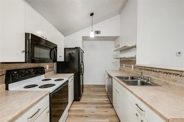 Building Photo - 325 Teakwood Ln