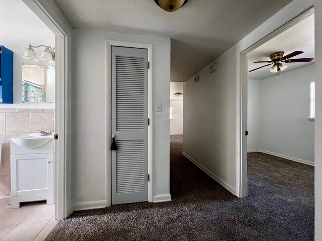 Building Photo - 809 Briandav St