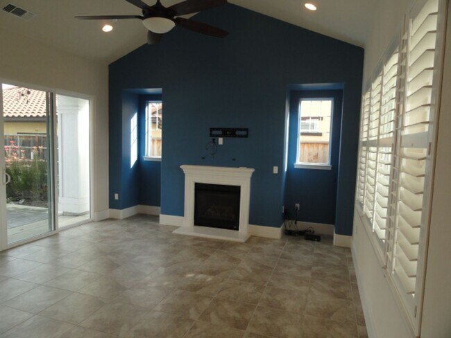 Building Photo - Great Home in East Garrison