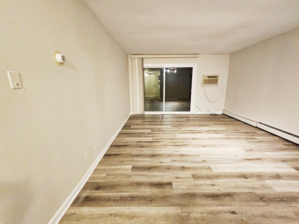 Living Room - 865 Westmoreland Dr