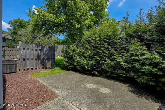 Building Photo - 185 Pear Dr