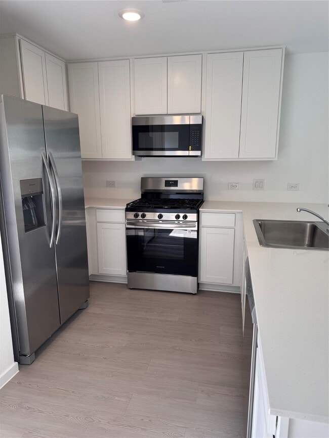 Building Photo - 3088 Fantasy Ter Dr