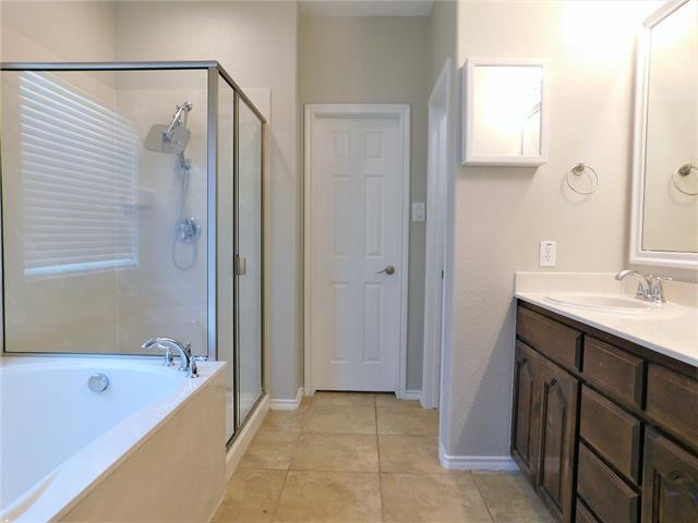Building Photo - 3324 Hornbeam St