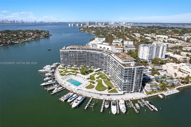 Building Photo - 900 Bay Dr