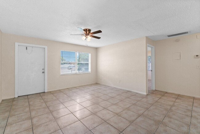 Building Photo - 4758 Gulfstream Rd