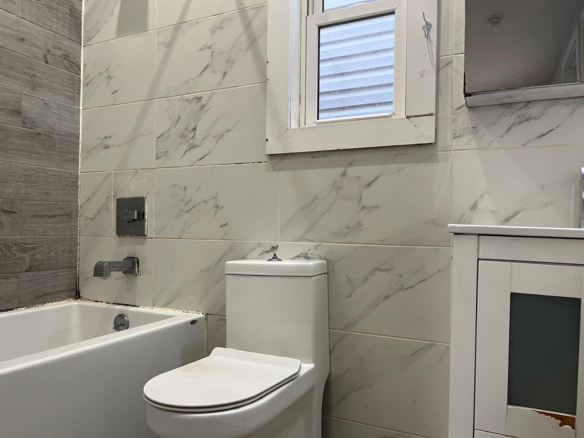 Building Photo - 5 Whitman Ave