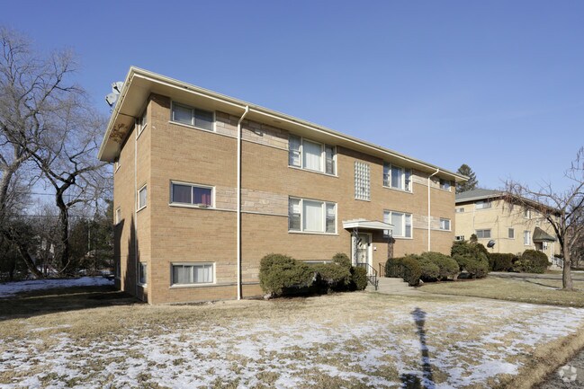 Primary Photo - 340 E Burlington St