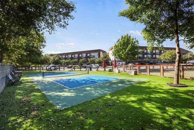 Building Photo - 2505 Thornton Rd