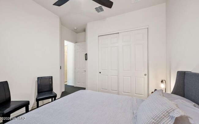 Building Photo - 719 E Danum Vly Dr