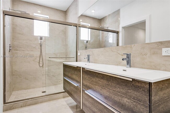 Building Photo - 2887 SW 33rd Ave