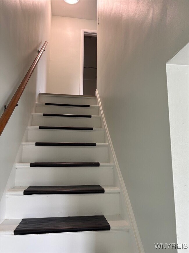 Building Photo - 482 Ridge St