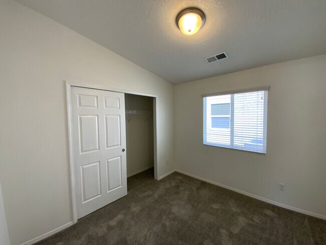 Building Photo - 3 Bedroom Single Story Home Available Near 98th St & Dennis Chavez SW!