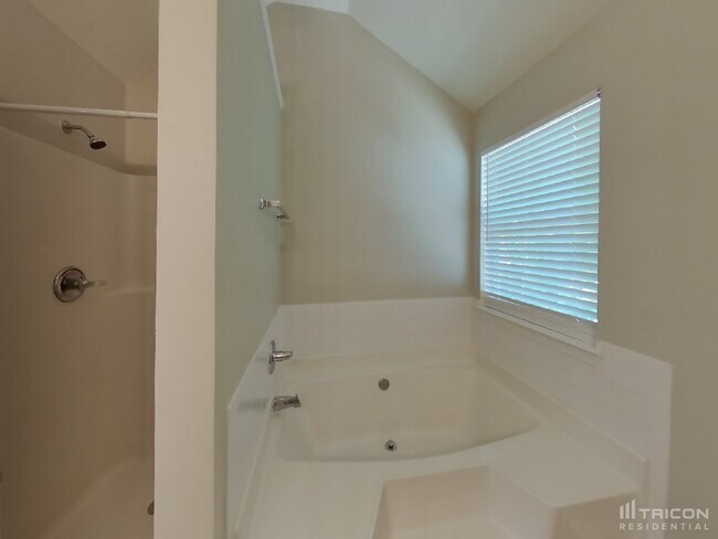 Building Photo - 2075 Mulberry Ln
