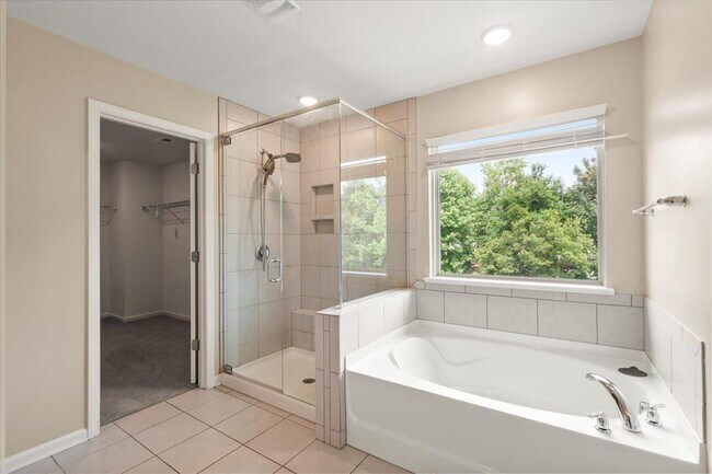 Building Photo - 2433 Chinkapin Ct