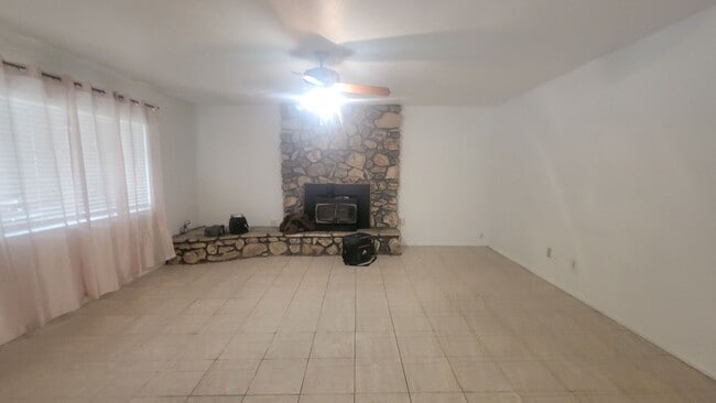 Building Photo - 1012 Jacober Ave