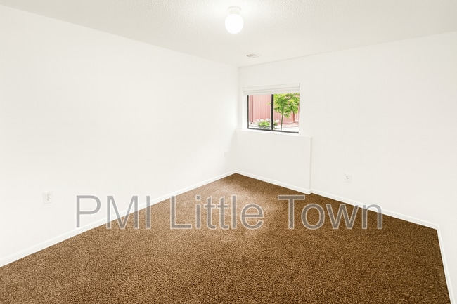 Building Photo - 2969 W Rowland Pl