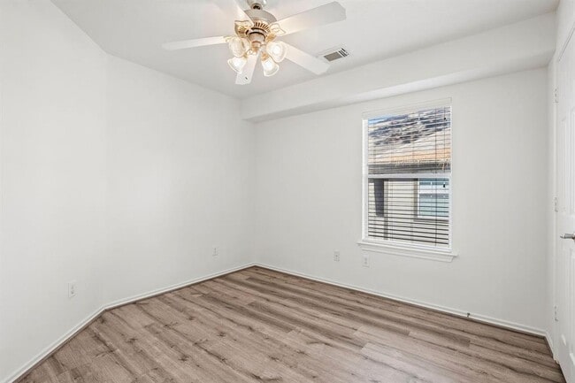 Building Photo - 35 Wickerdale Pl