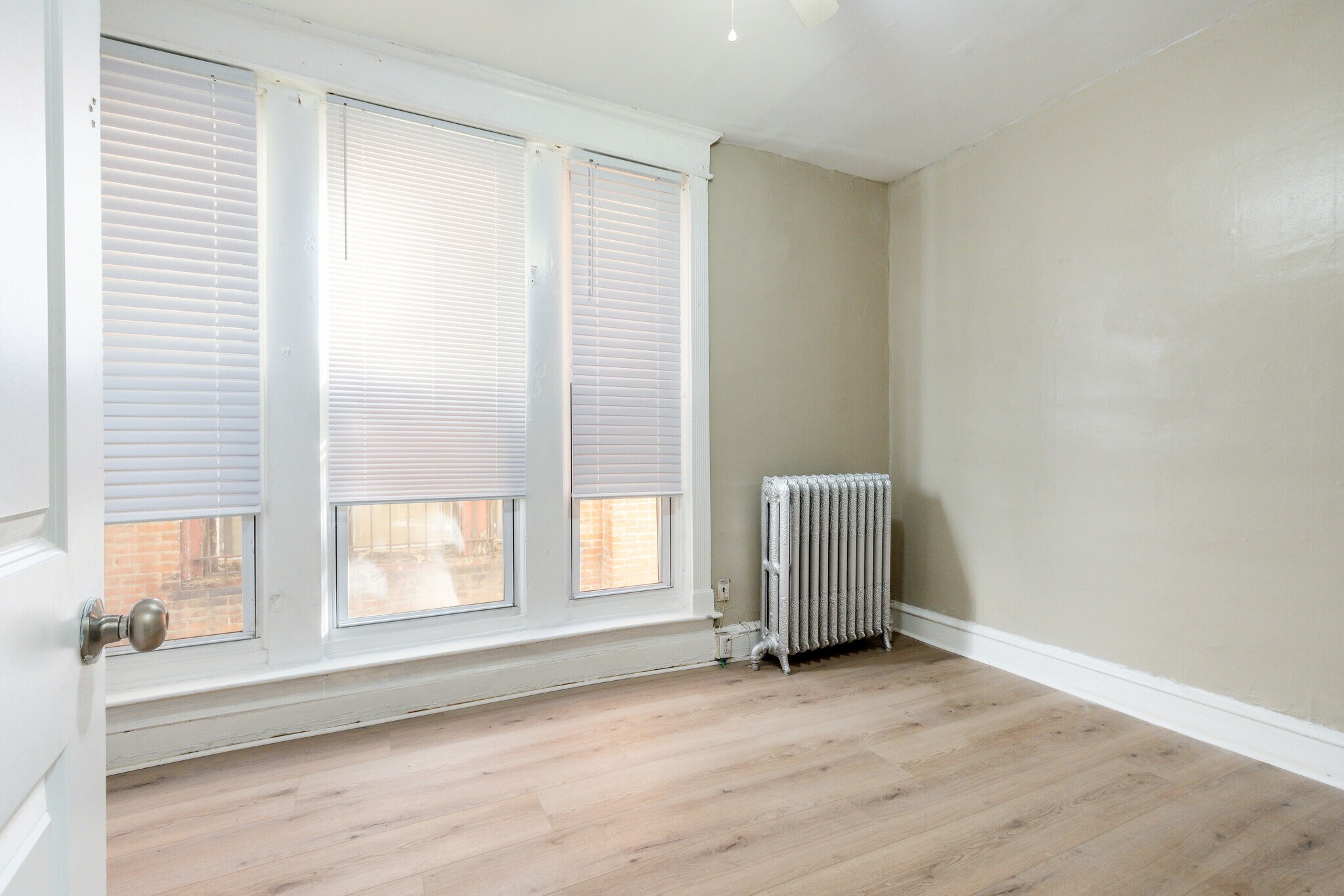 Building Photo - 3864 W Girard Ave