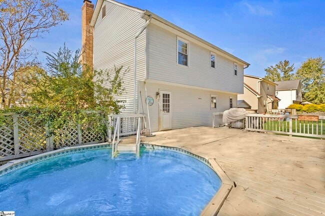 Building Photo - 405 Creek Dr