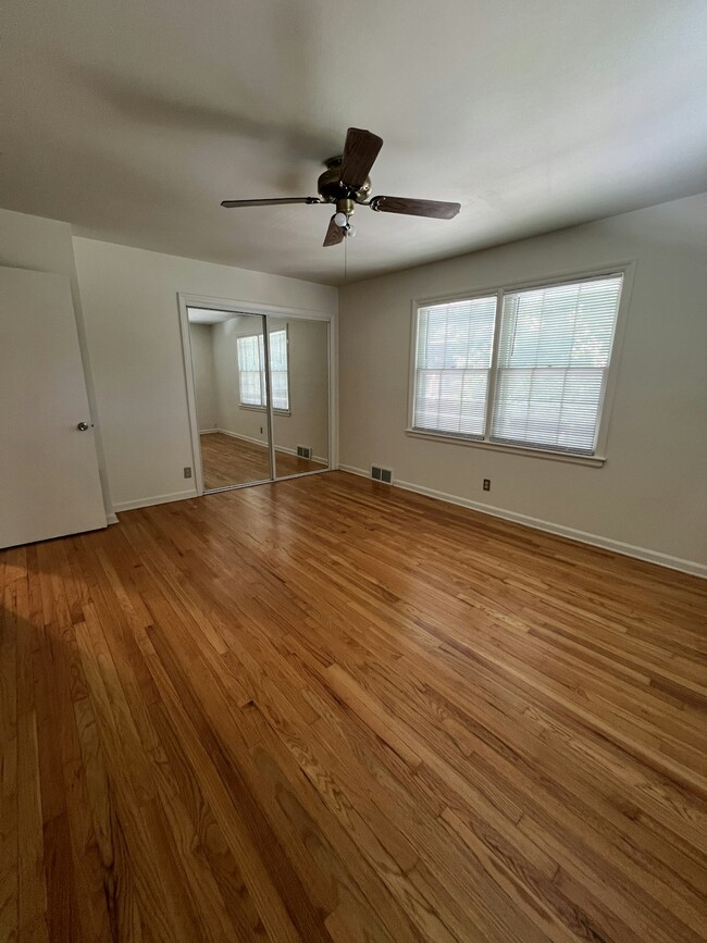 Building Photo - 4547 Mercier St