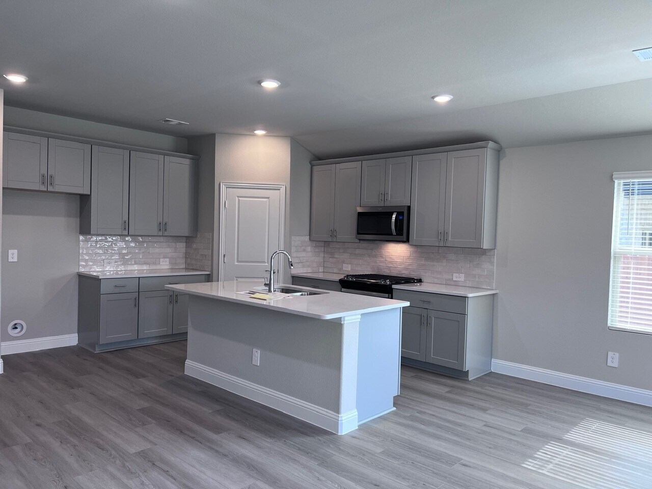 Building Photo - 601 Huntley Dr
