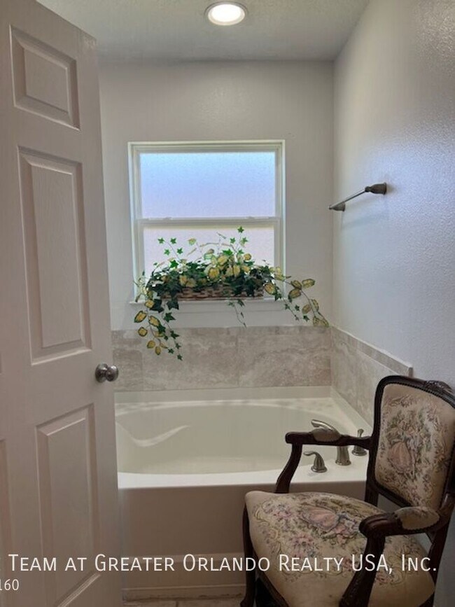 Building Photo - 197 Maple Dr