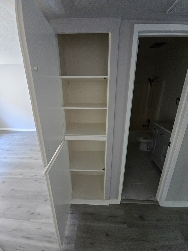 Building Photo - 5400 Newcastle Ave