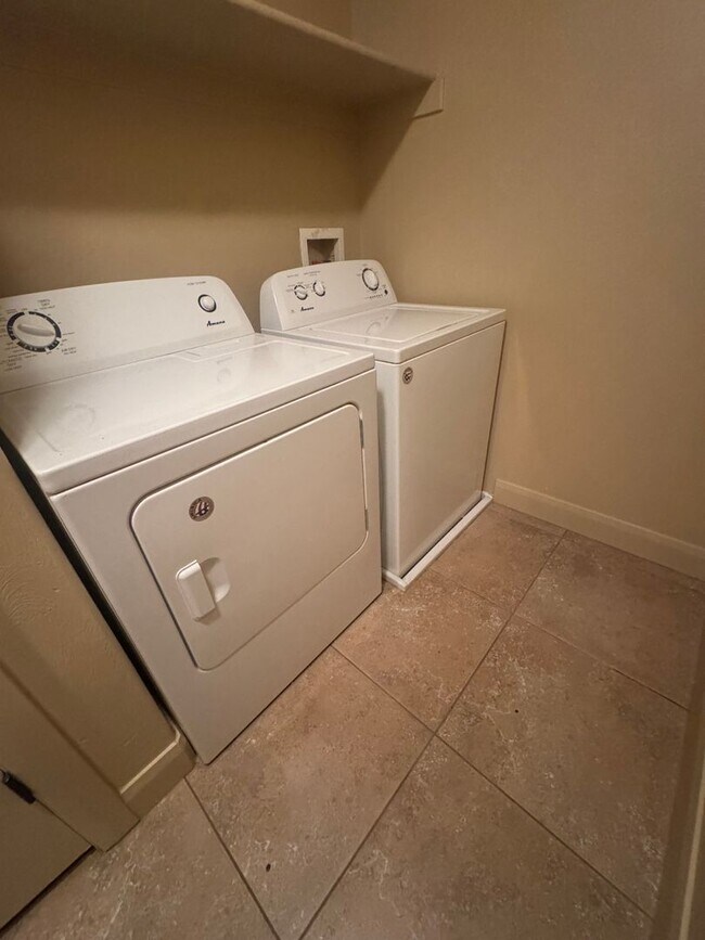 Building Photo - Millcreek Springs Townhome
