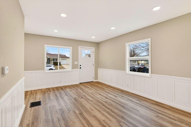 Building Photo - 2699 Pontiac St