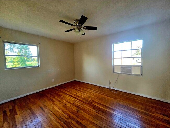 Building Photo - 104 Forest Cir