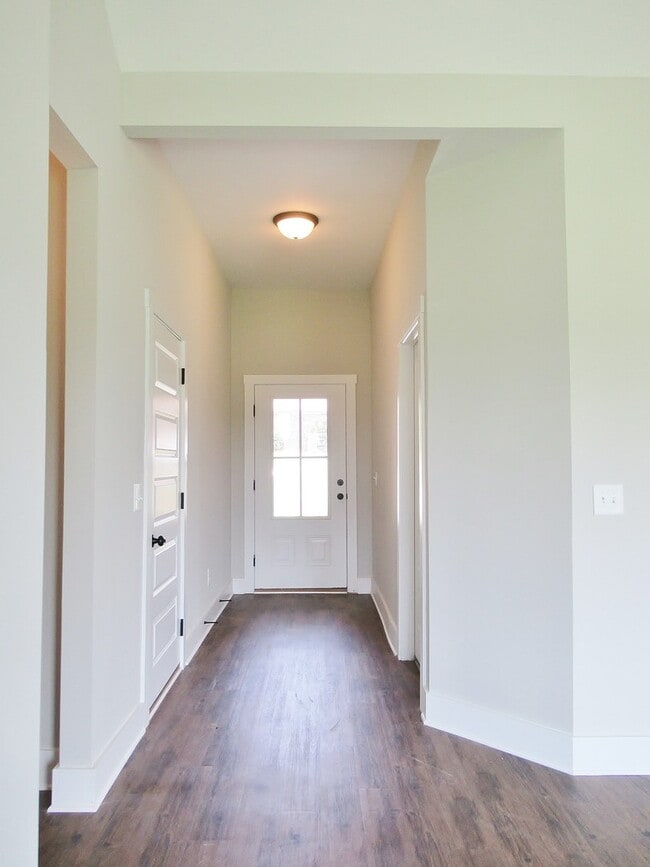 Building Photo - Home in Pleasant Grove... Available to View Now!!!