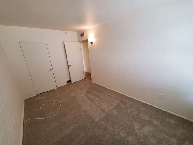 Building Photo - 4 bedrooms and 2 bathrooms with A/C.
