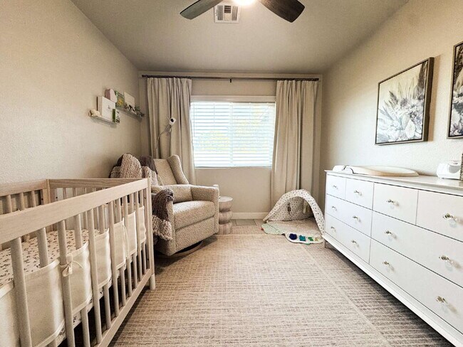 Building Photo - "Newly Renovated 3-Bed, 2-Bath Condo in Yuma!"