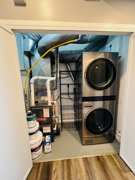 Building Photo - 182 Gay St