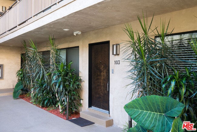 Building Photo - 931 N Alfred St