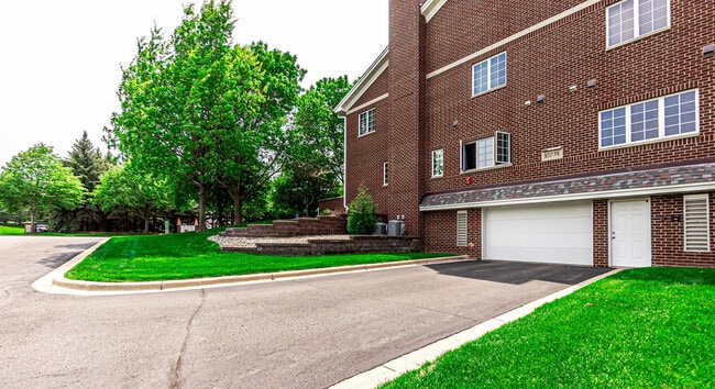 Building Photo - 10774 Falling Water Ln