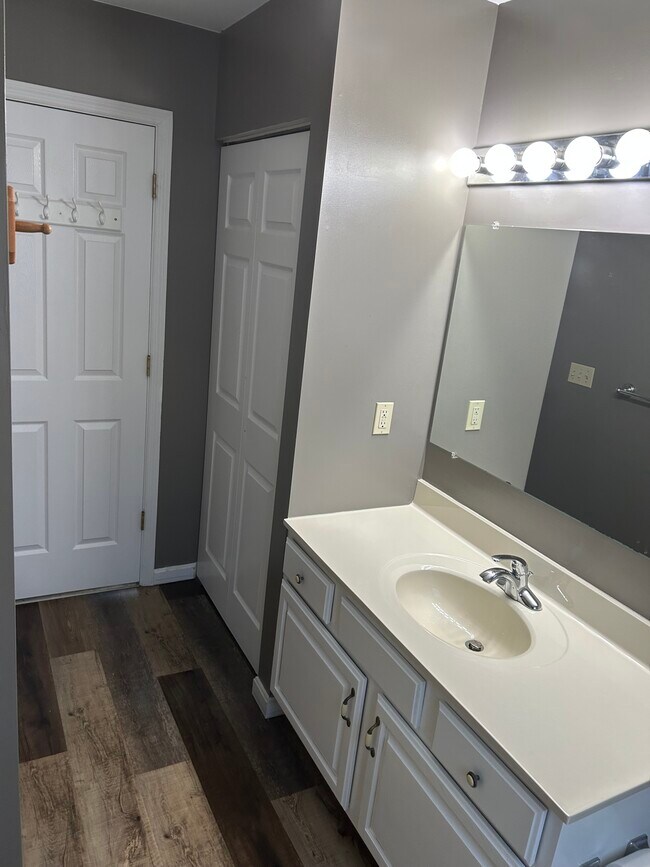 Building Photo - 320 Mt Vernon Rd