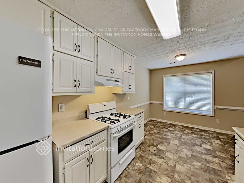 Building Photo - 400 Freedom Dr