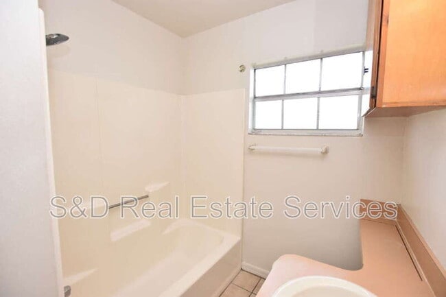 Building Photo - 1503 Hanson Ave